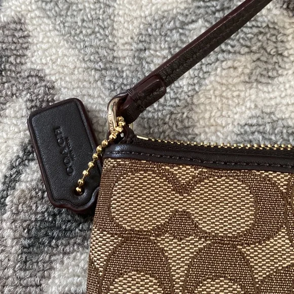 Coach Wristlet - Picture 4 of 9